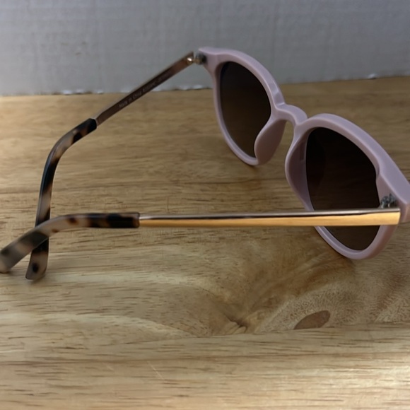 Rae Dunn Shine Bright Pink Frame Sunglassess - Picture 2 of 4